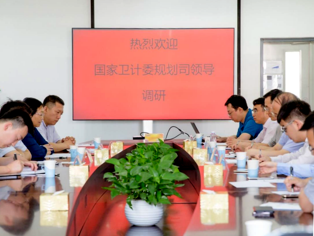 簡訊:衛(wèi)生計生委侯巖司長調(diào)研康博刀